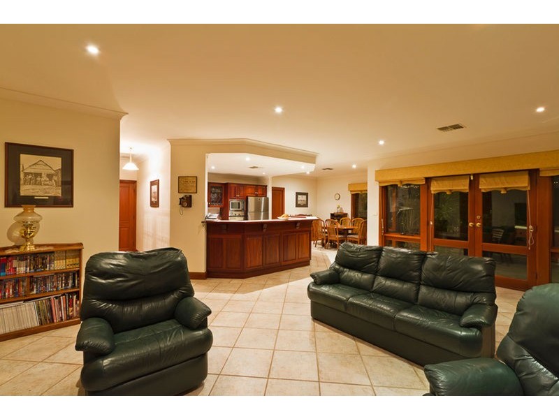 6 Trenoweth Close, Greenwith SA 5125