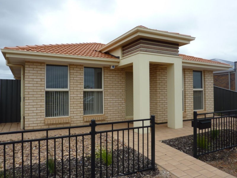 6 Coonawarra Avenue, Andrews Farm SA 5114