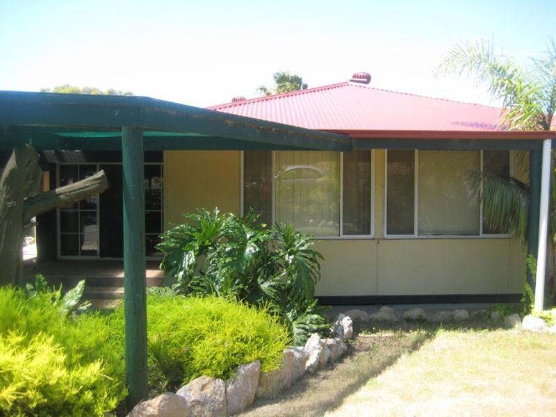 2 Main Street, Warooka SA 5577