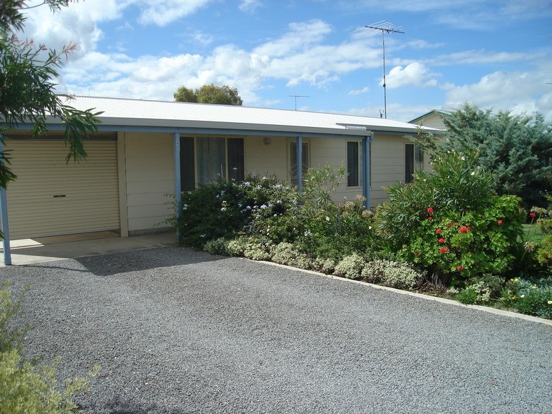 6 Yandra Drive, Port Rickaby SA 5575