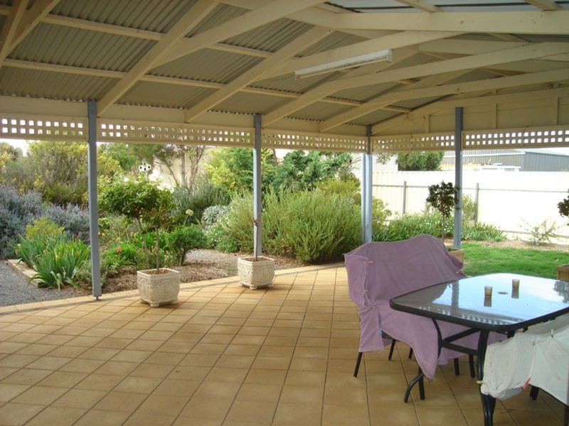 6 Yandra Drive, Port Rickaby SA 5575