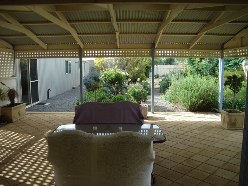 6 Yandra Drive, Port Rickaby SA 5575