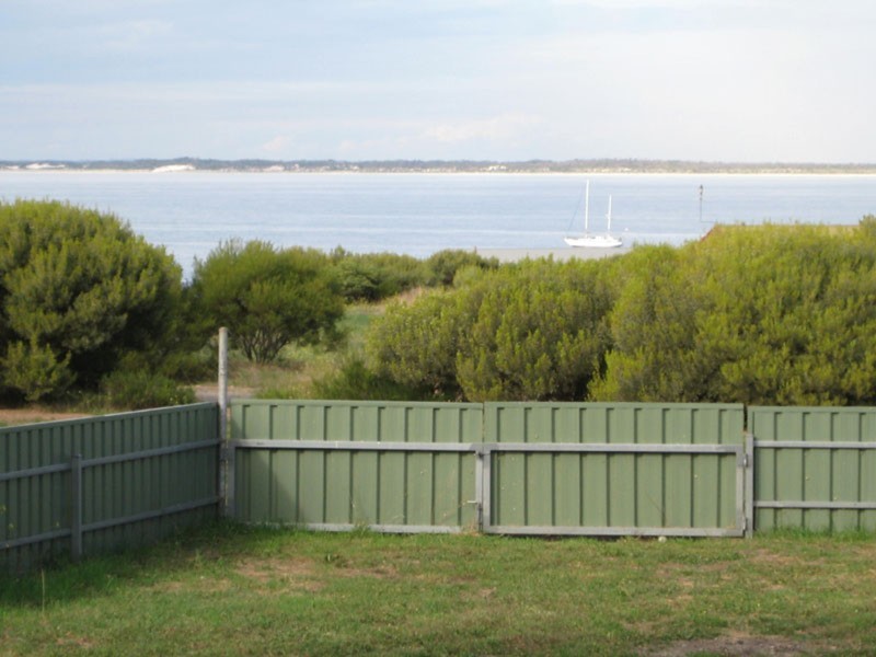 19 Captain Hutchinson Drive, Point Turton SA 5575