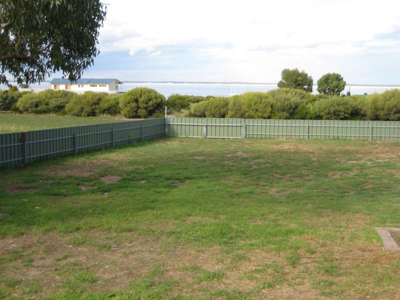 19 Captain Hutchinson Drive, Point Turton SA 5575
