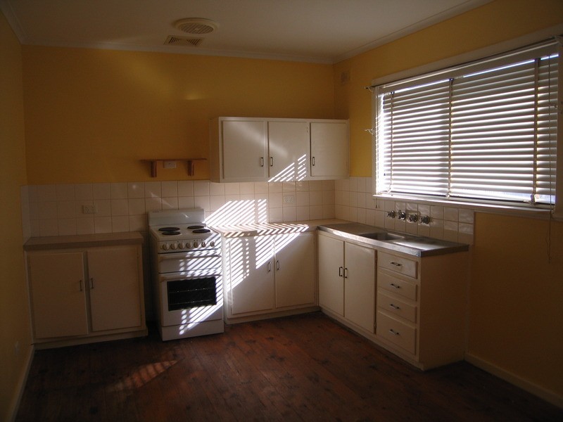 27 Eighth Street, Minlaton SA 5575