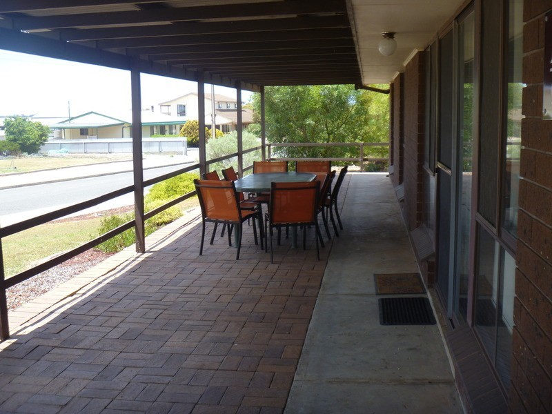 9 Frances  Street, Point Turton SA 5575