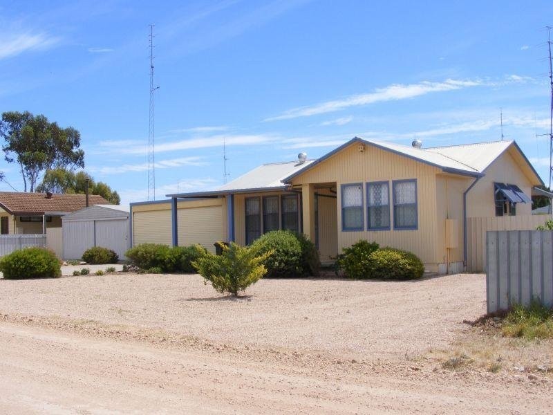 1 Carlisle Street, Moonta Bay SA 5558
