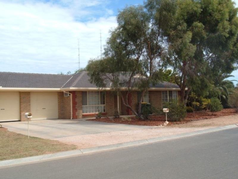 2 Clayton Street, Moonta Bay SA 5558