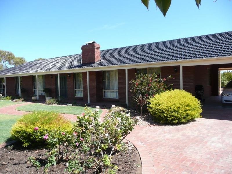 28 Kitto Road, Moonta Bay SA 5558