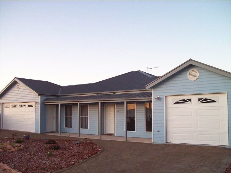 10 Hall Way, Moonta Bay SA 5558