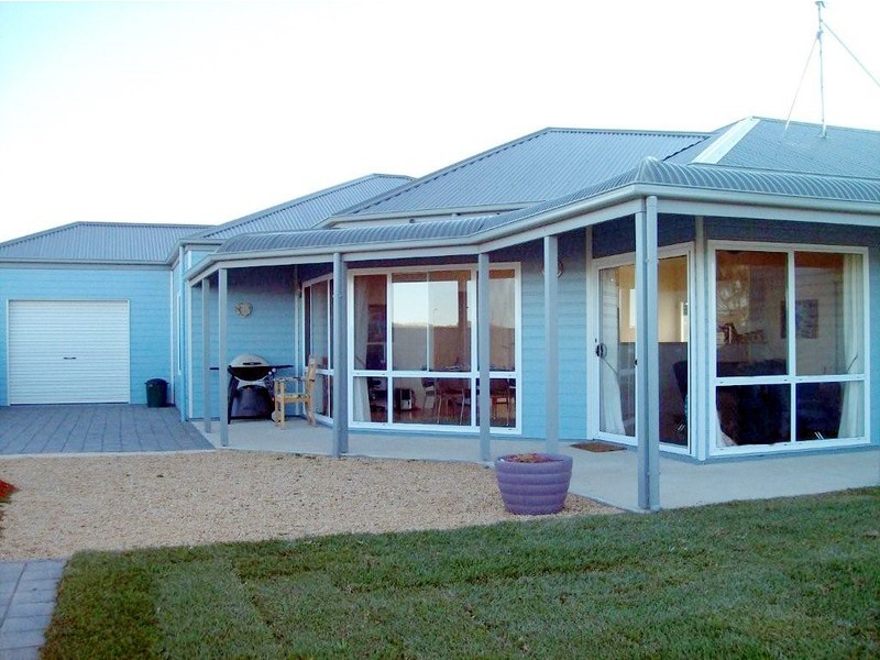 10 Hall Way, Moonta Bay SA 5558