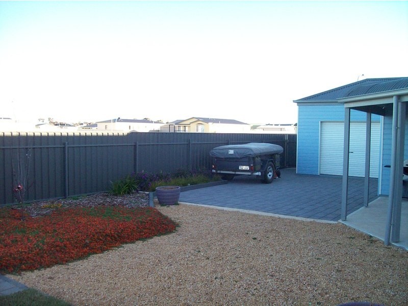10 Hall Way, Moonta Bay SA 5558