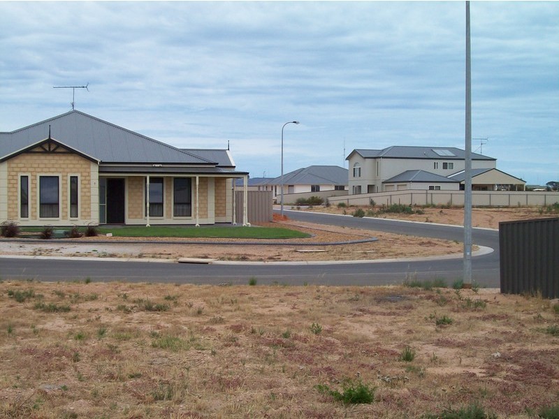 10 Hall Way, Moonta Bay SA 5558