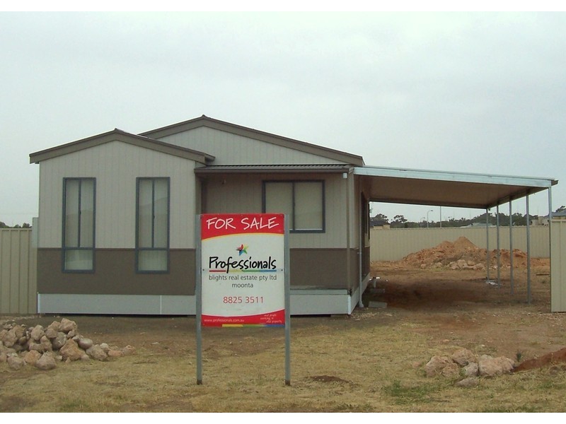 8 Brokenshire Terrace, Moonta Bay SA 5558