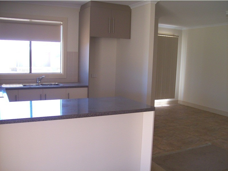 8 Brokenshire Terrace, Moonta Bay SA 5558