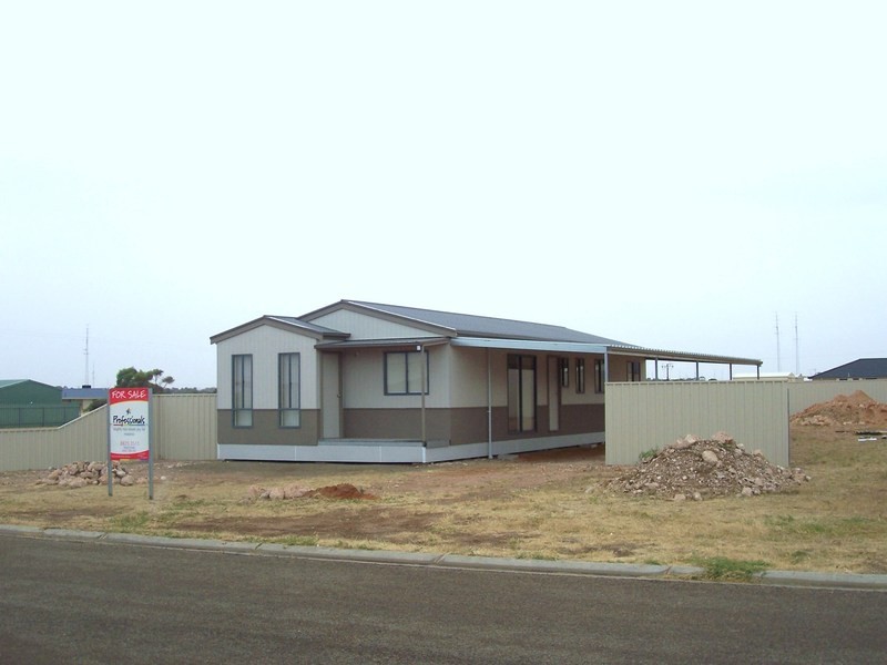 8 Brokenshire Terrace, Moonta Bay SA 5558