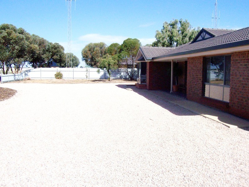 18 Cornish Terrace, Wallaroo SA 5556