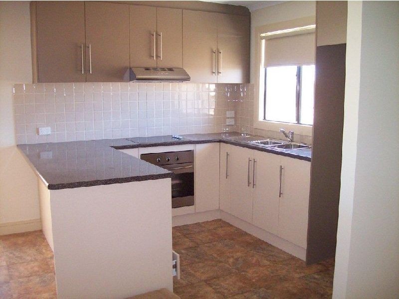 8 Brokenshire Street, Moonta SA 5558