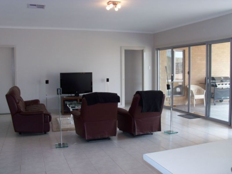 12 Bray Street, Moonta Bay SA 5558