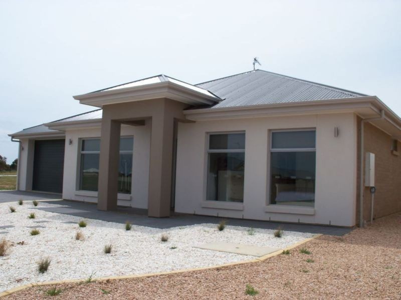 12 Bray Street, Moonta Bay SA 5558