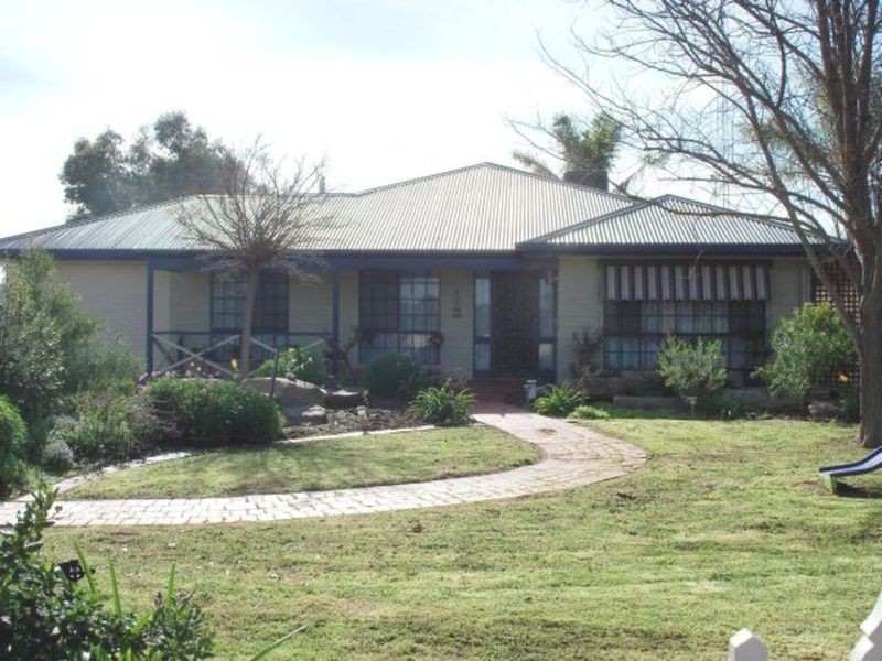 28 Hills Road, North Moonta SA 5558