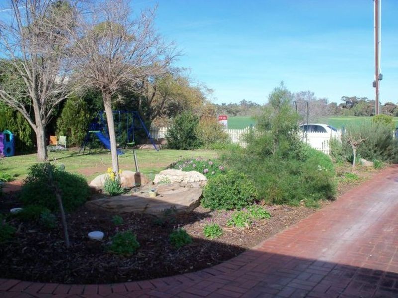 28 Hills Road, North Moonta SA 5558