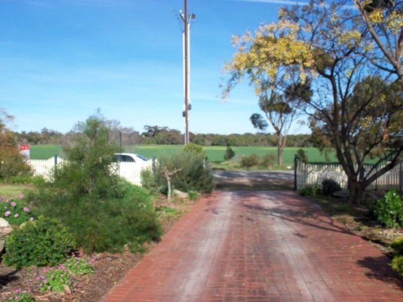 28 Hills Road, North Moonta SA 5558