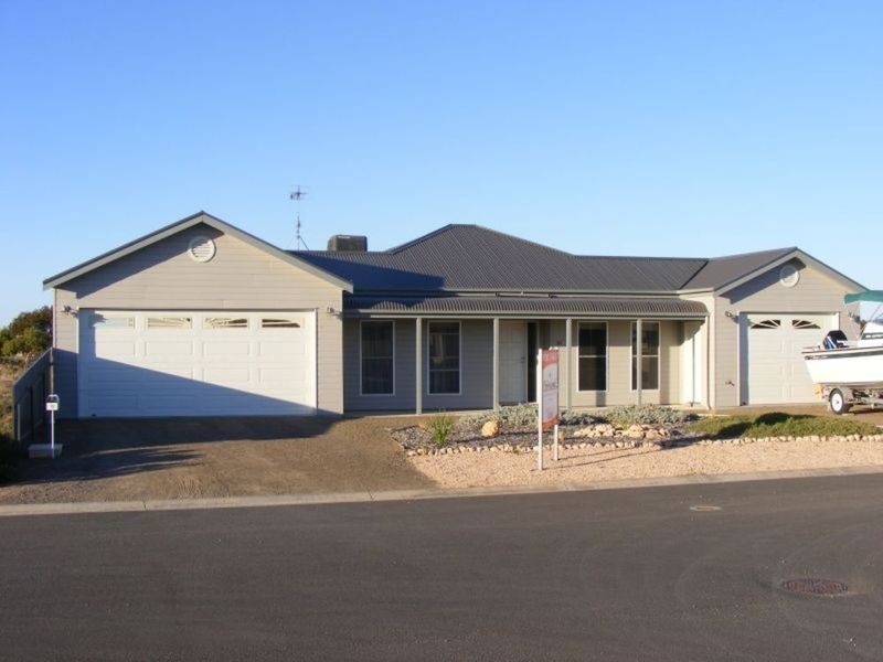 10 Hall Way, Moonta Bay SA 5558