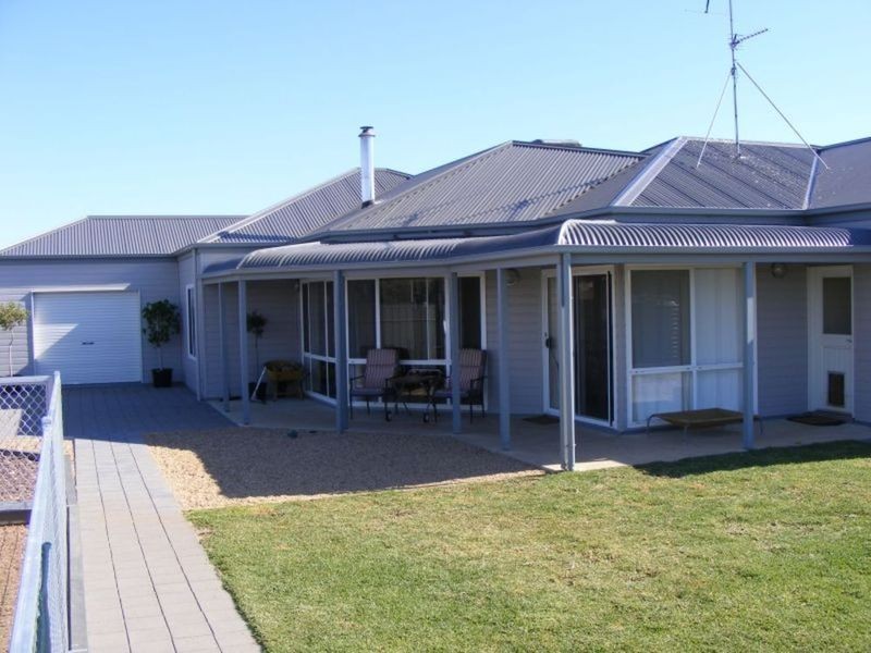 10 Hall Way, Moonta Bay SA 5558