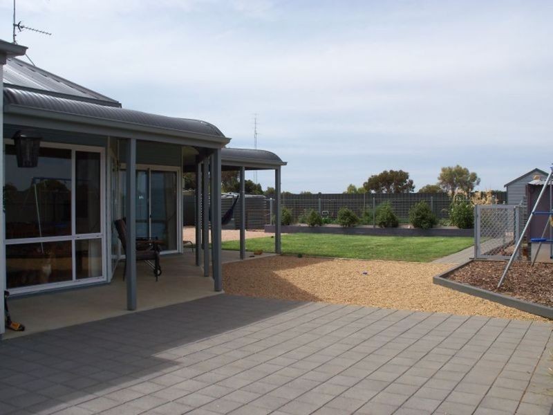 10 Hall Way, Moonta Bay SA 5558