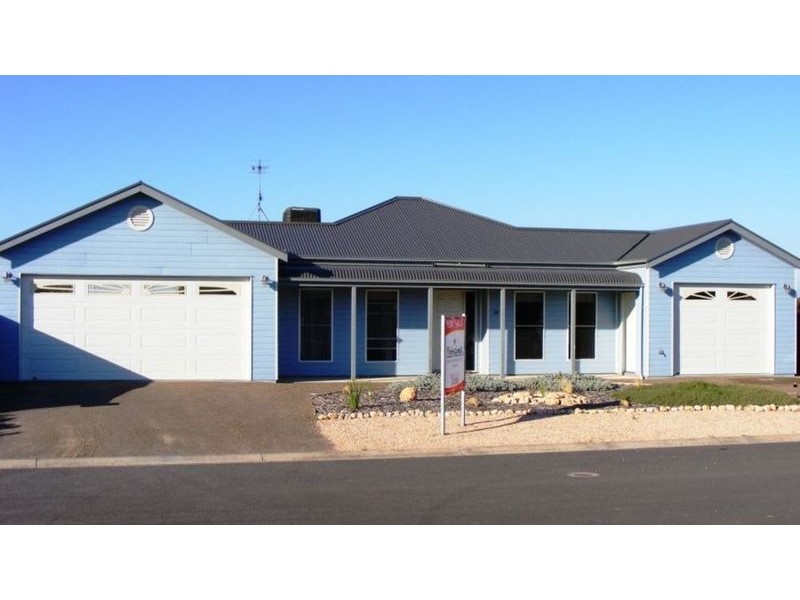 10 Hall Way, Moonta Bay SA 5558