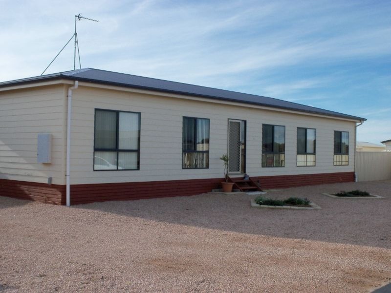 4 Reynolds Street, Moonta Bay SA 5558
