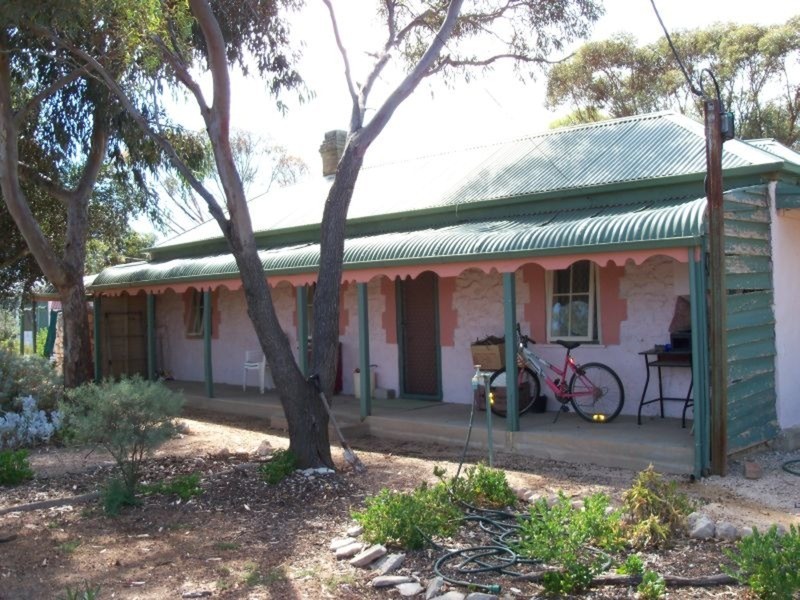 2 Deeble Street, Moonta Mines SA 5558