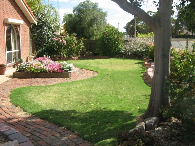 2 Tucker Parade, Kadina SA 5554