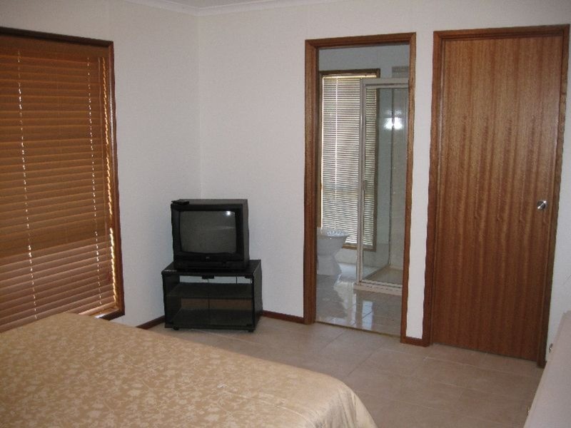 31 Islesworth Street, North Beach SA 5556