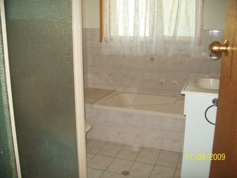 2 Clayton Street, Moonta Bay SA 5558