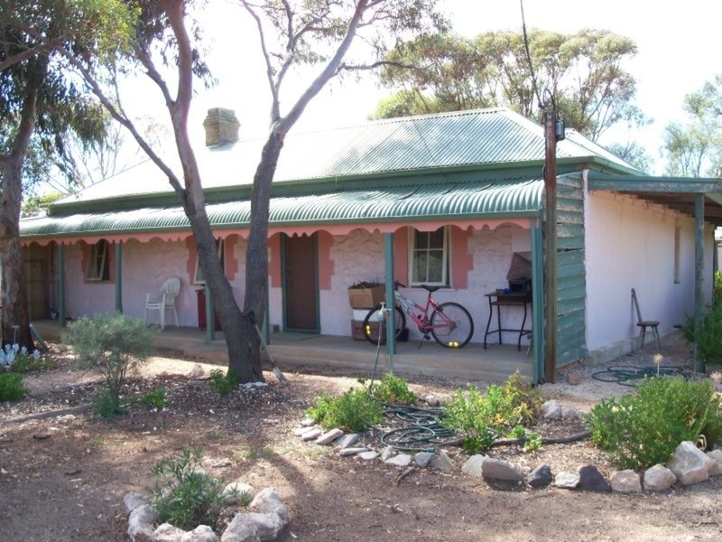 2 Deeble  Street, Moonta Mines SA 5558