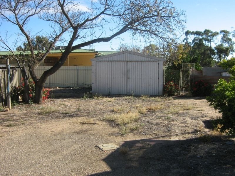 33 Railway Terrace, Bute SA 5560