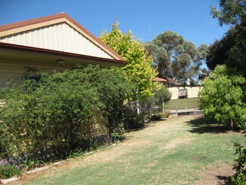 11 Hughes Street, Wallaroo SA 5556