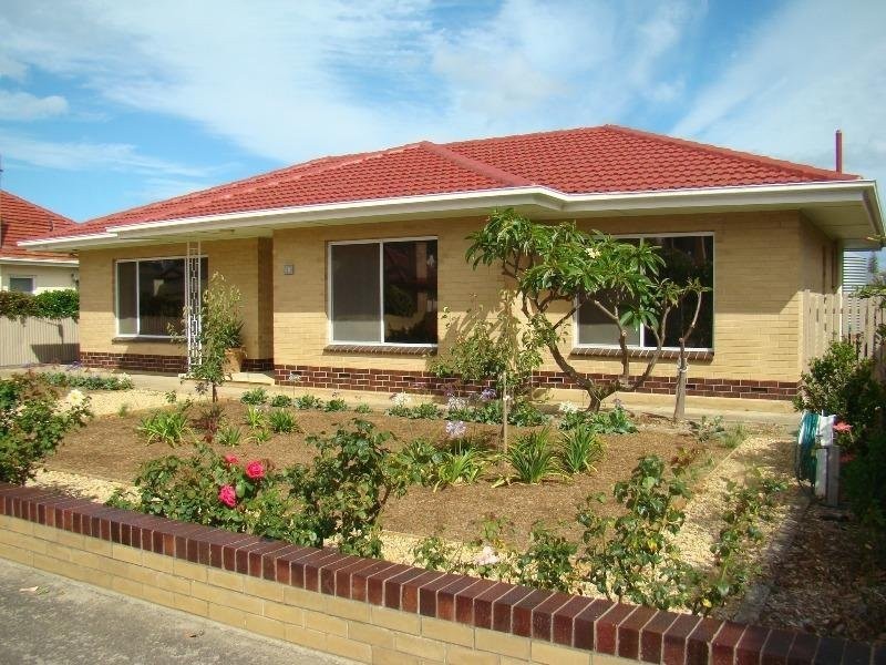 16 Churchill Road, Victor Harbor SA 5211