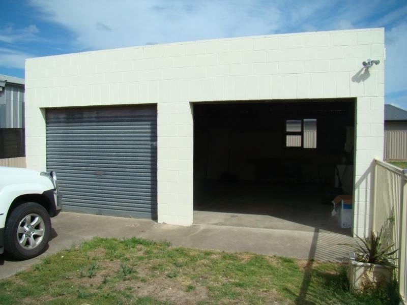 16 Churchill Road, Victor Harbor SA 5211
