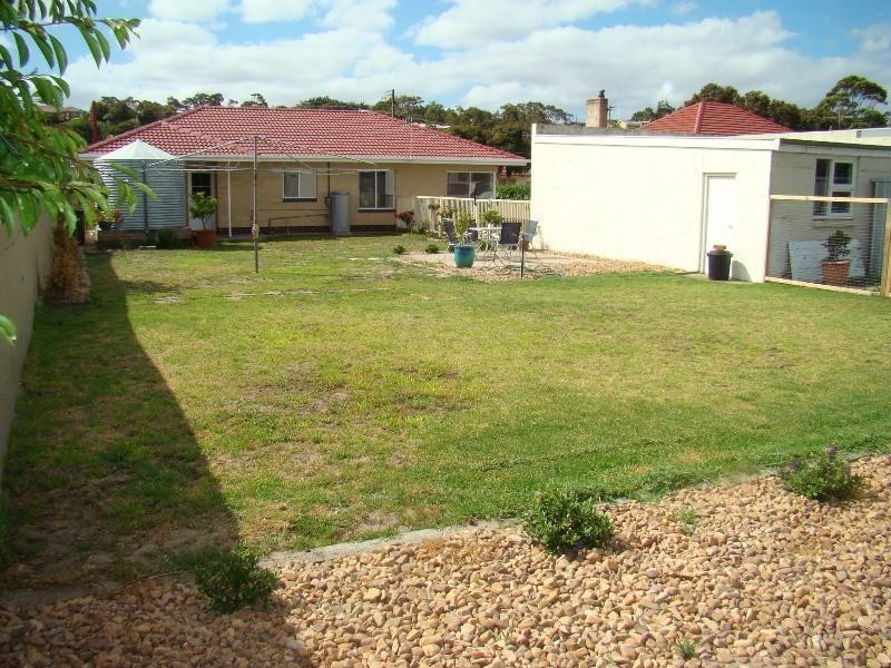 16 Churchill Road, Victor Harbor SA 5211