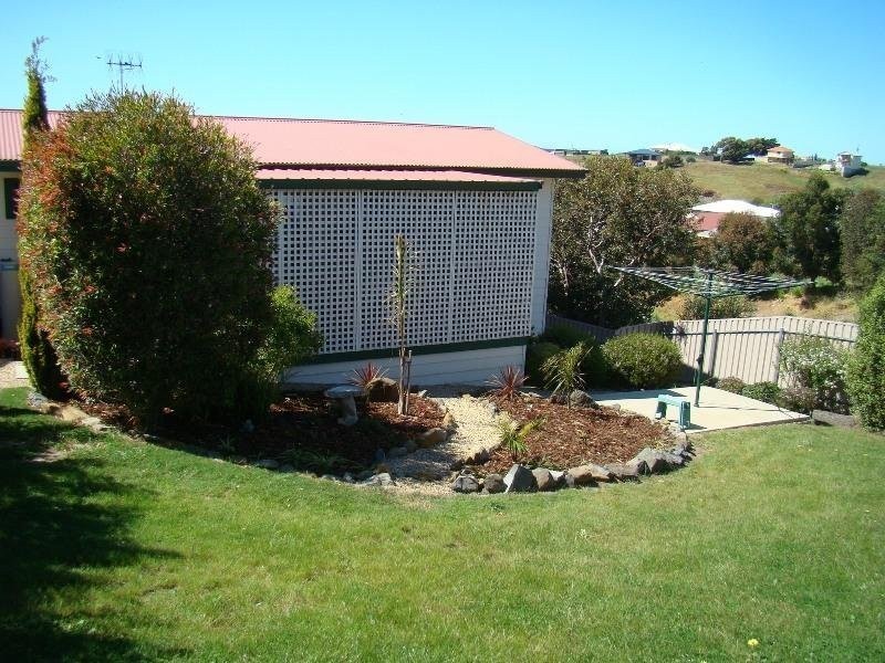 8 Pilot Court, Encounter Bay SA 5211