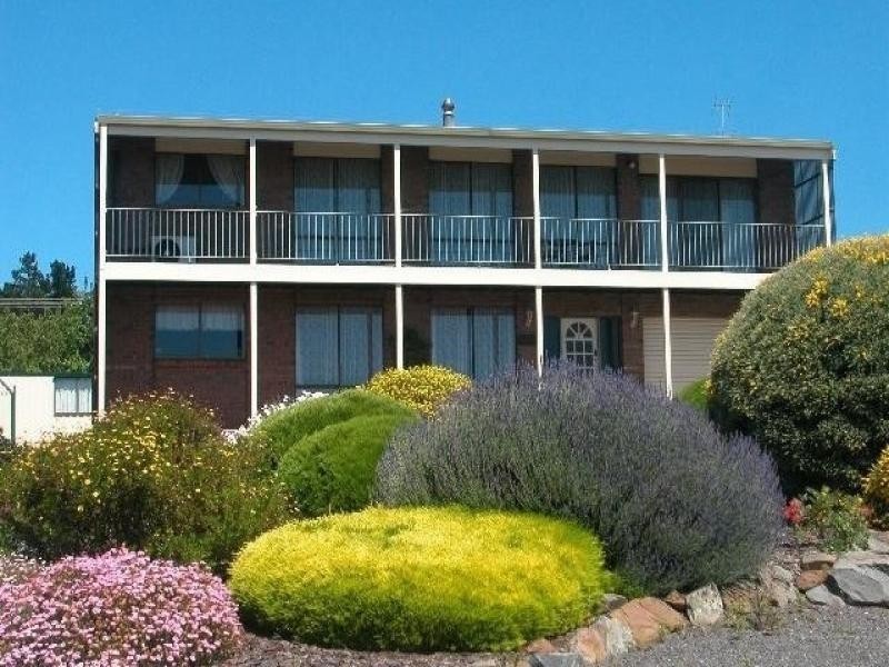 9 Norma Crescent, Encounter Bay SA 5211