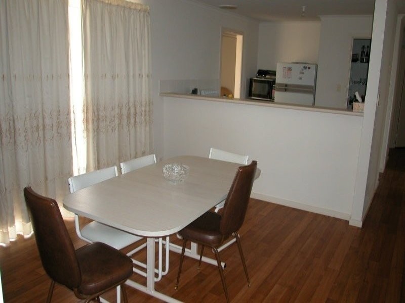 10 Surrey Avenue, Victor Harbor SA 5211