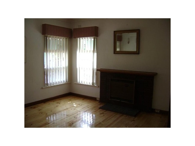 14 Oval Road, Victor Harbor SA 5211