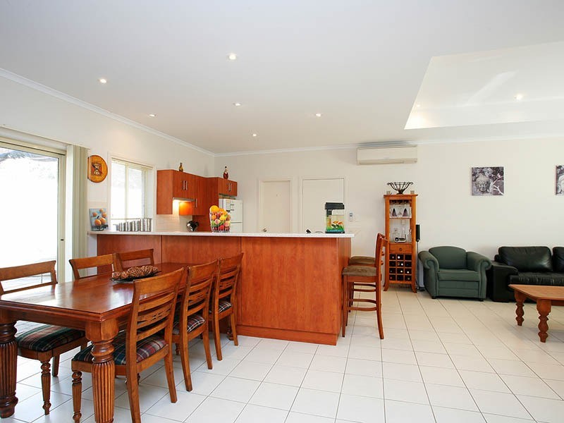 15 Tudor Avenue, Victor Harbor SA 5211