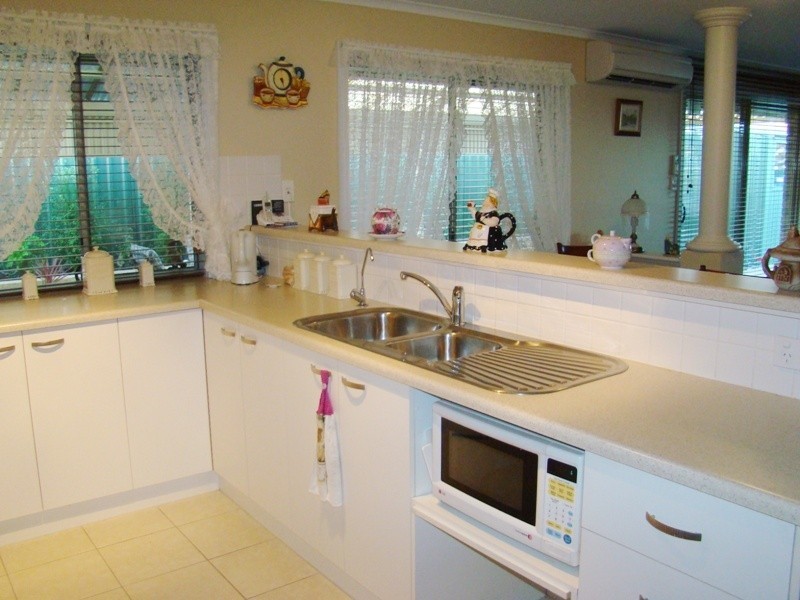 27 Rymill Avenue, Victor Harbor SA 5211