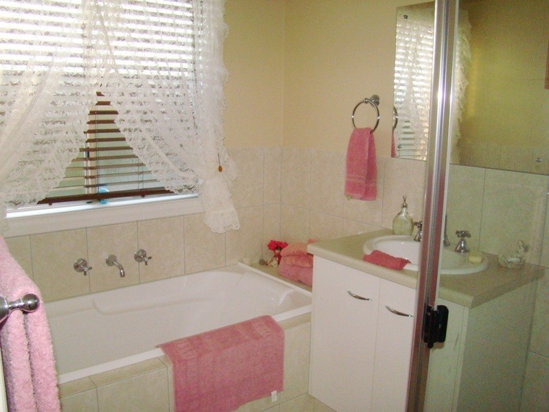 27 Rymill Avenue, Victor Harbor SA 5211