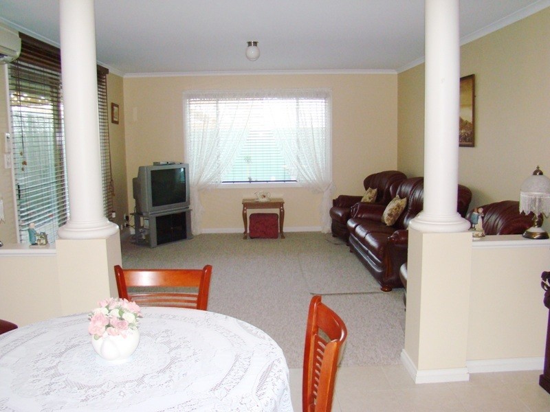 27 Rymill Avenue, Victor Harbor SA 5211